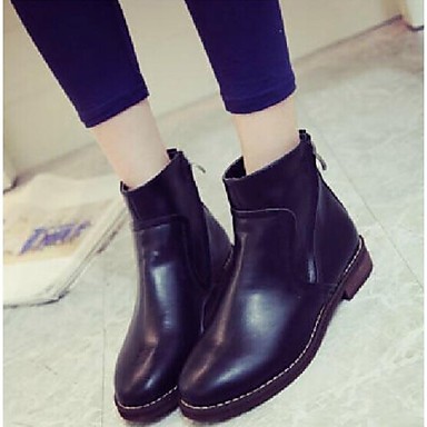 round toe low heel ankle boots